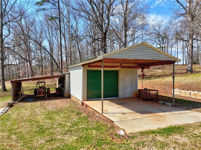 609 Robinson Bridge Road, Central, SC 29630