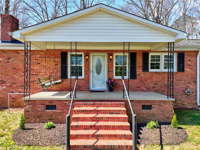 609 Robinson Bridge Road, Central, SC 29630