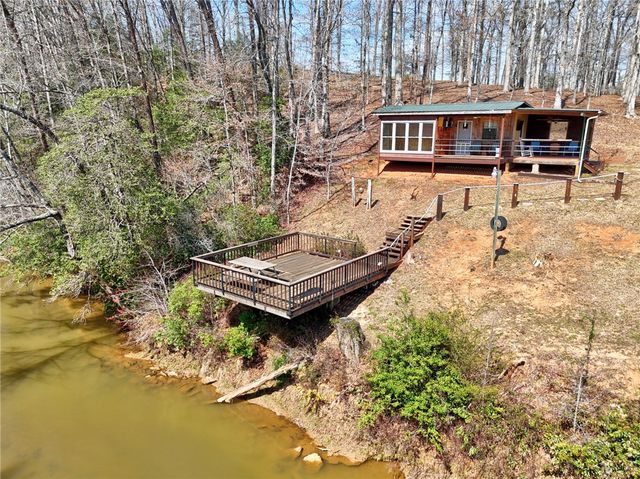 609 Robinson Bridge Road, Central, SC 29630
