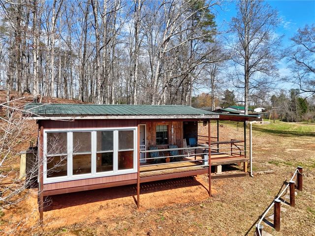 609 Robinson Bridge Road, Central, SC 29630