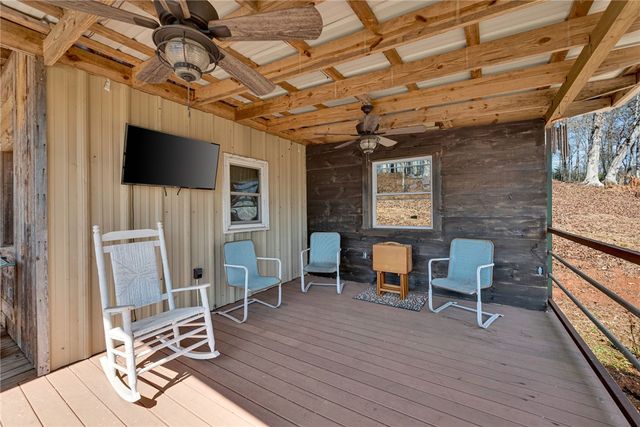 609 Robinson Bridge Road, Central, SC 29630