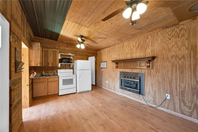 609 Robinson Bridge Road, Central, SC 29630