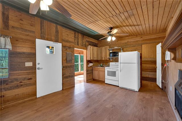 609 Robinson Bridge Road, Central, SC 29630