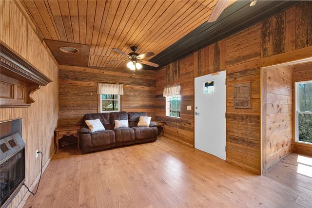 609 Robinson Bridge Road, Central, SC 29630