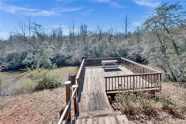 609 Robinson Bridge Road, Central, SC 29630