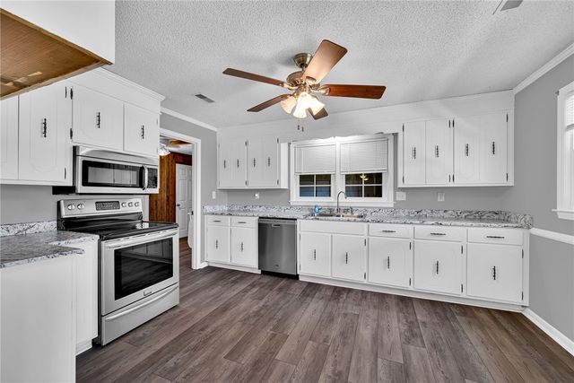 609 Robinson Bridge Road, Central, SC 29630