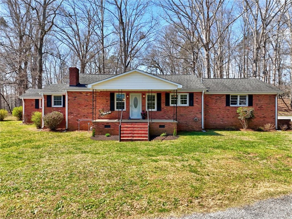609 Robinson Bridge Road, Central, SC 29630