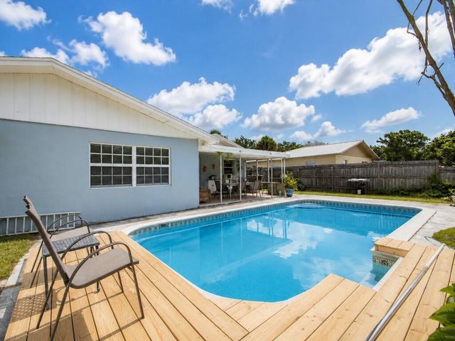 2405 Blossom Court, Fort Pierce, FL 34982