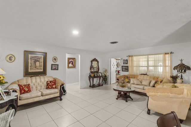 2405 Blossom Court, Fort Pierce, FL 34982