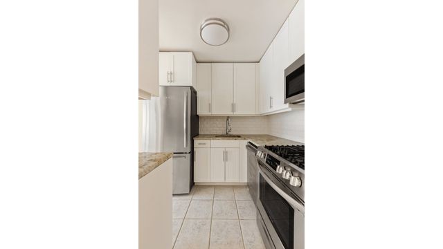 309 E 49th St Apt 19B, New York City, NY 10017