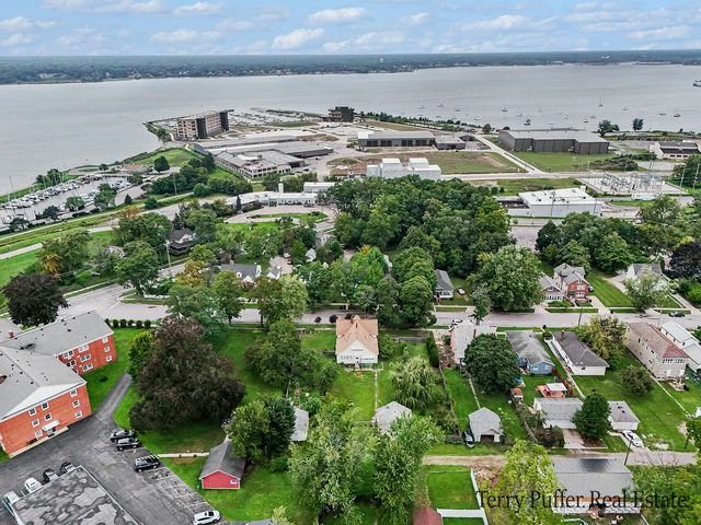 1187 Washington Avenue, Muskegon, MI 49441