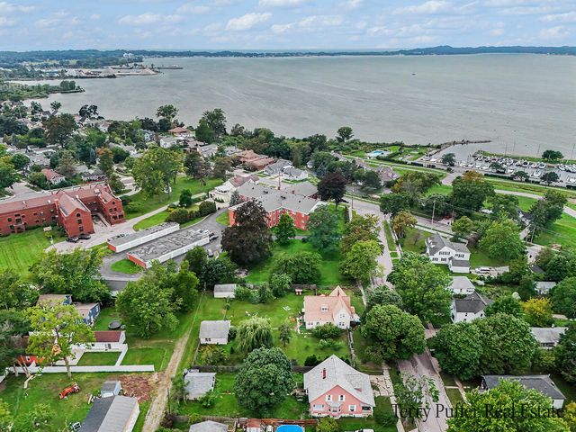 1187 Washington Avenue, Muskegon, MI 49441