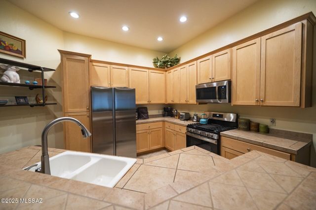 1627 E Goldenrod Lane, Benson, AZ 85602