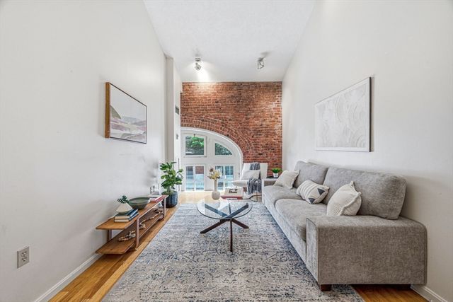 106 Thirteenth St 236, Boston, MA 02129