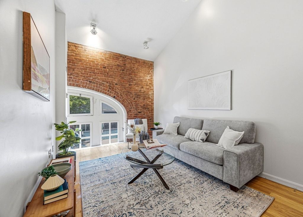 106 Thirteenth St 236, Boston, MA 02129