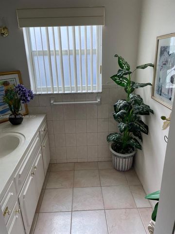 4808 NE 25th Avenue 12, Fort Lauderdale, FL 33308