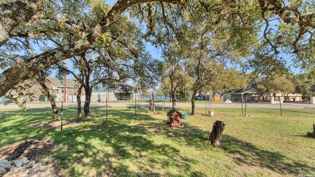 895 Lakebreeze Drive, Canyon Lake, TX 78133