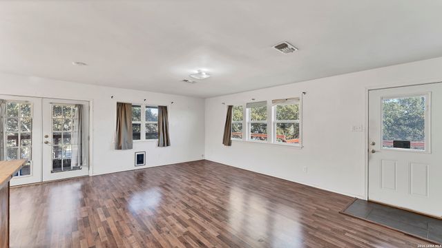 895 Lakebreeze Drive, Canyon Lake, TX 78133