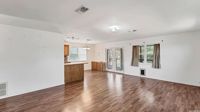 895 Lakebreeze Drive, Canyon Lake, TX 78133