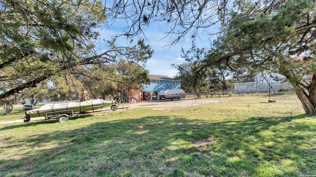 895 Lakebreeze Drive, Canyon Lake, TX 78133
