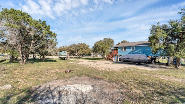895 Lakebreeze Drive, Canyon Lake, TX 78133