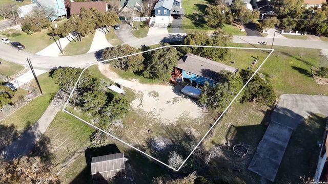 895 Lakebreeze Drive, Canyon Lake, TX 78133