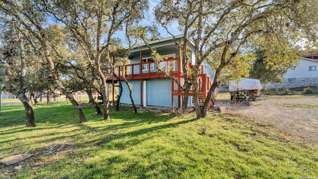895 Lakebreeze Drive, Canyon Lake, TX 78133