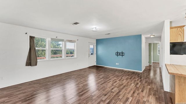 895 Lakebreeze Drive, Canyon Lake, TX 78133