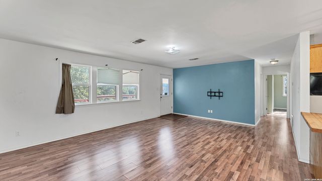 895 Lakebreeze Drive, Canyon Lake, TX 78133