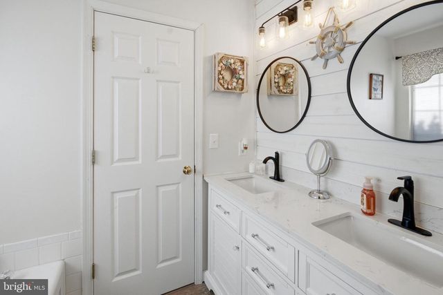 29 CLEMATIS CT, Martinsburg, WV 25401