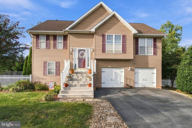 29 CLEMATIS CT, Martinsburg, WV 25401