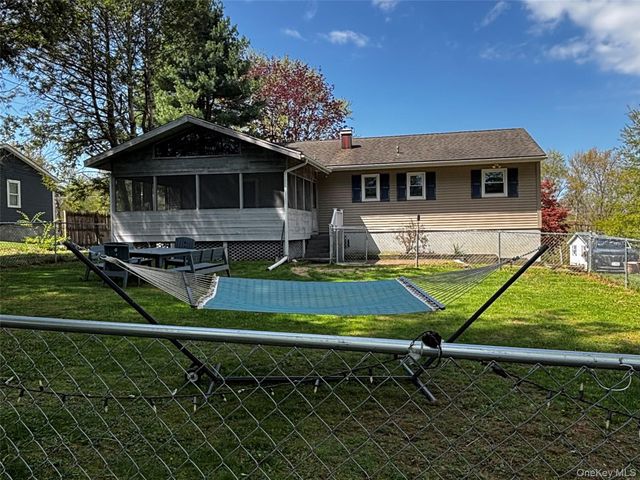 17 Woodland Drive, Walden, NY 12586