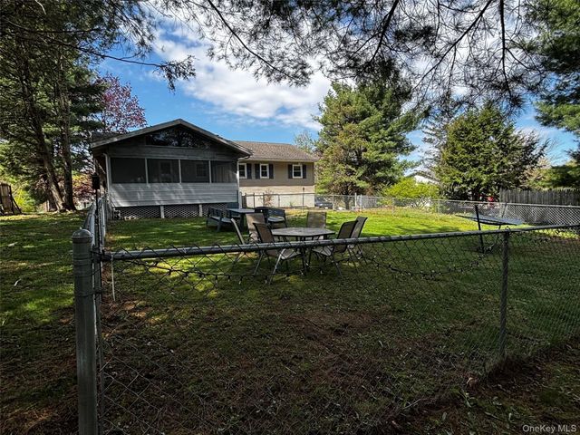 17 Woodland Drive, Walden, NY 12586