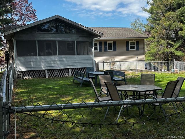 17 Woodland Drive, Walden, NY 12586