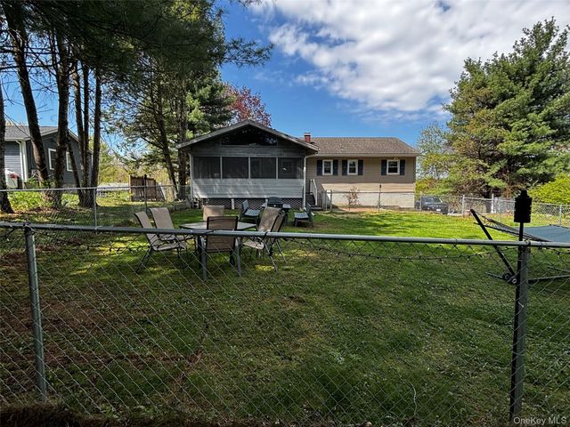 17 Woodland Drive, Walden, NY 12586