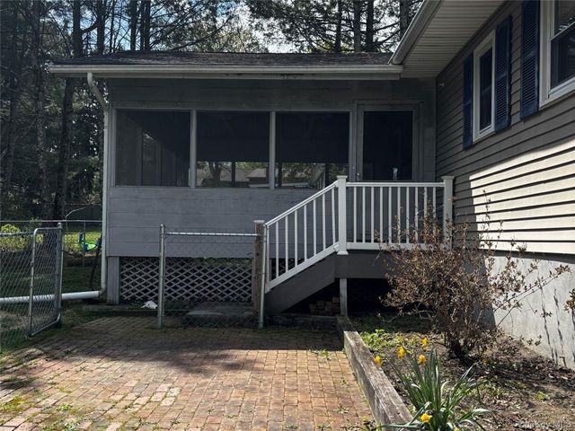 17 Woodland Drive, Walden, NY 12586