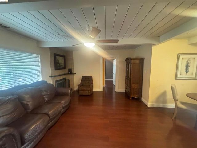 2029 Highland Dr, Concord, CA 94520