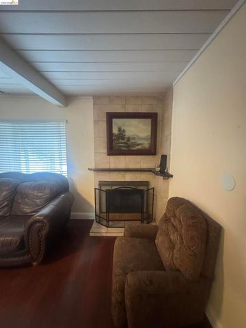 2029 Highland Dr, Concord, CA 94520