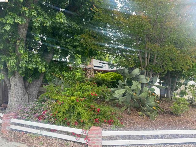2029 Highland Dr, Concord, CA 94520