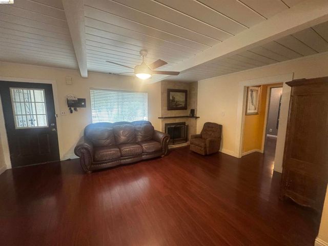 2029 Highland Dr, Concord, CA 94520
