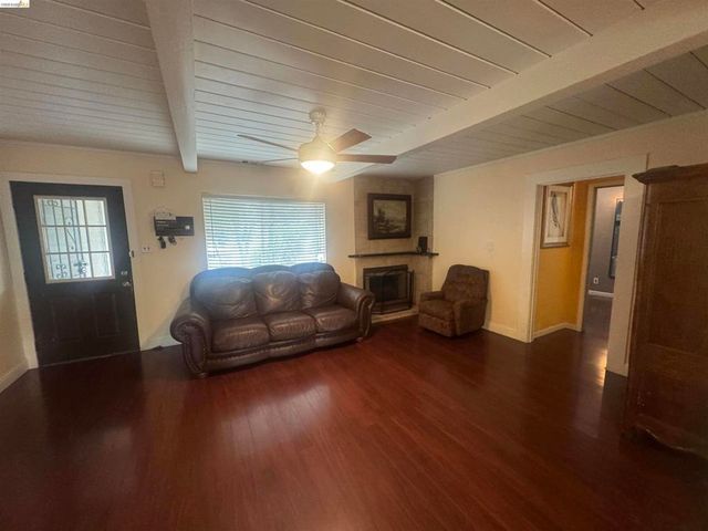 2029 Highland Dr, Concord, CA 94520