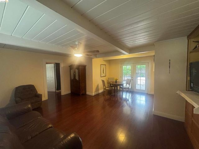 2029 Highland Dr, Concord, CA 94520