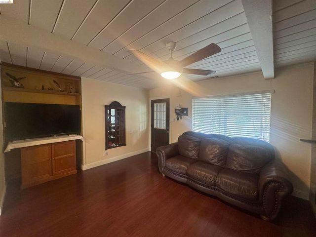 2029 Highland Dr, Concord, CA 94520