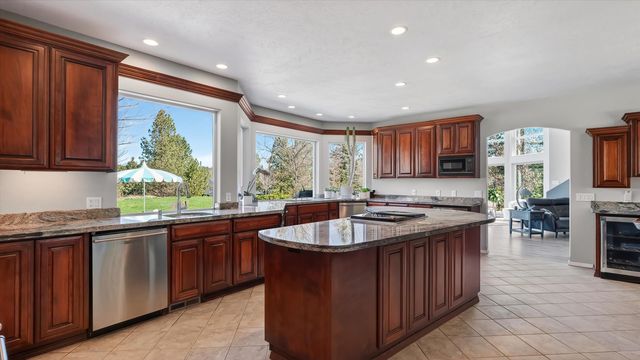 13001 S Fairway Ridge Ln, Spokane, WA 99224
