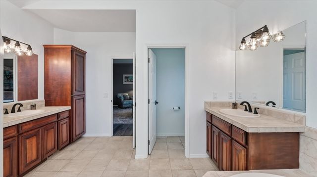 13001 S Fairway Ridge Ln, Spokane, WA 99224