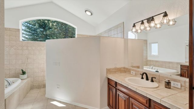 13001 S Fairway Ridge Ln, Spokane, WA 99224