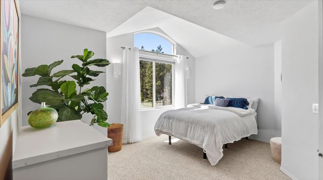 13001 S Fairway Ridge Ln, Spokane, WA 99224