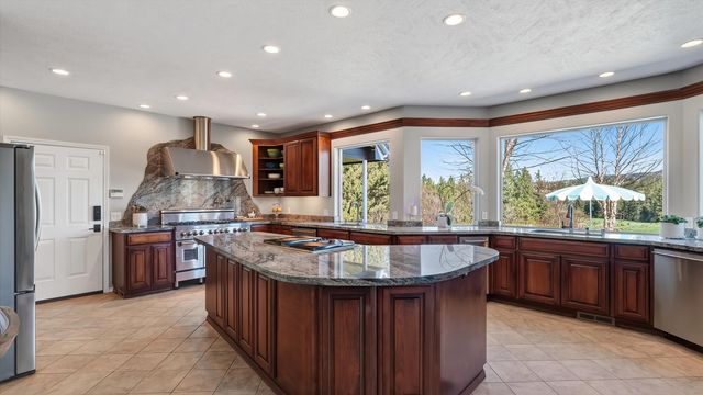 13001 S Fairway Ridge Ln, Spokane, WA 99224