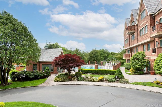 5 Pony Circle 5, Roslyn Heights, NY 11577