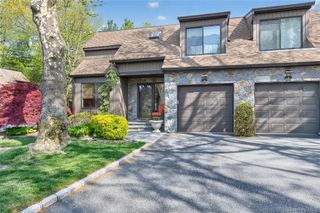 5 Pony Circle 5, Roslyn Heights, NY 11577